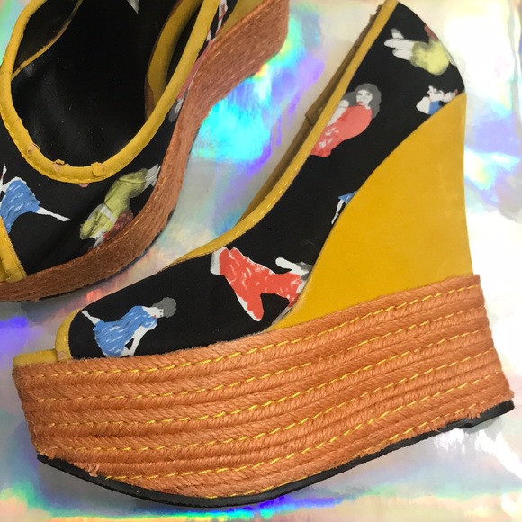 BANANA REPUBLIC LA Pin-Up Doll Babes Wedges - Picture 4 of 8
